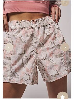 FREE PEOPLE MOVEMENT IN THE WILD PRINTED SHORTS - IVORY COMBO 0745
